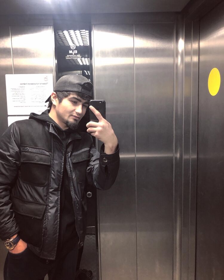  52580640  Umid, 21 ,    