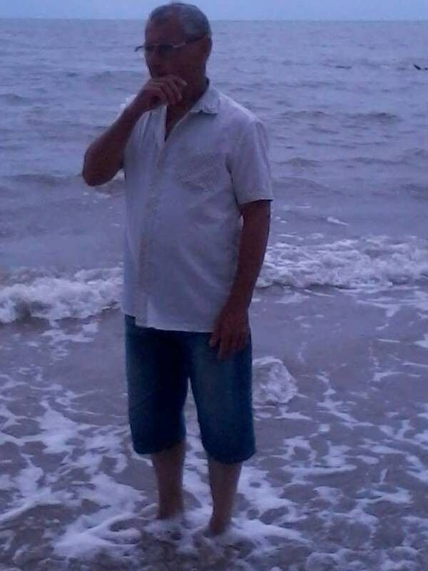  8897300  Viktor, 74 ,    