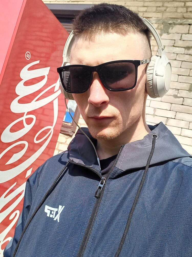  ,   Sergei, 27 ,   