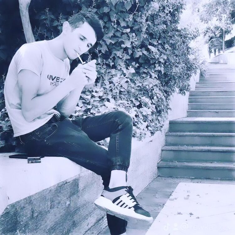  48617830  Rewid, 27 ,    