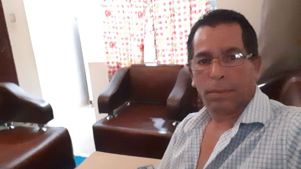 17636450  Mustapha, 51 ,    