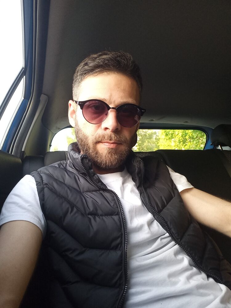  ,   Seryoga, 32 ,   ,   