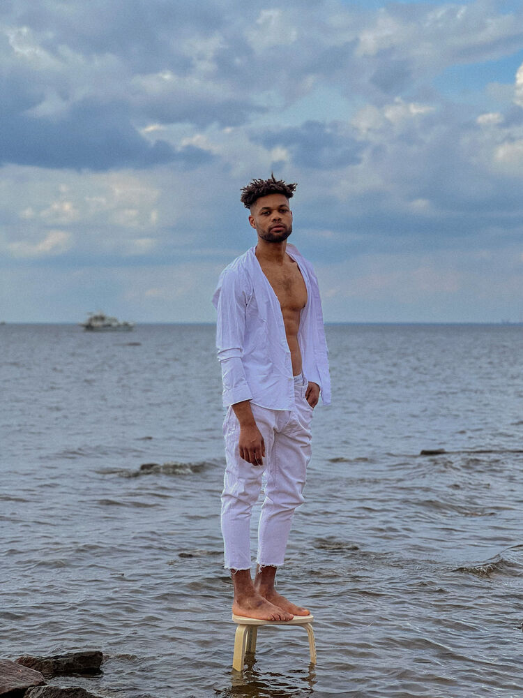  40562640  Kevin, 31 ,    -