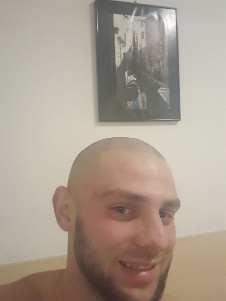  ,   Artur, 32 ,   ,   