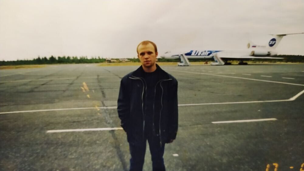  38537780  Vladimir, 42 ,    