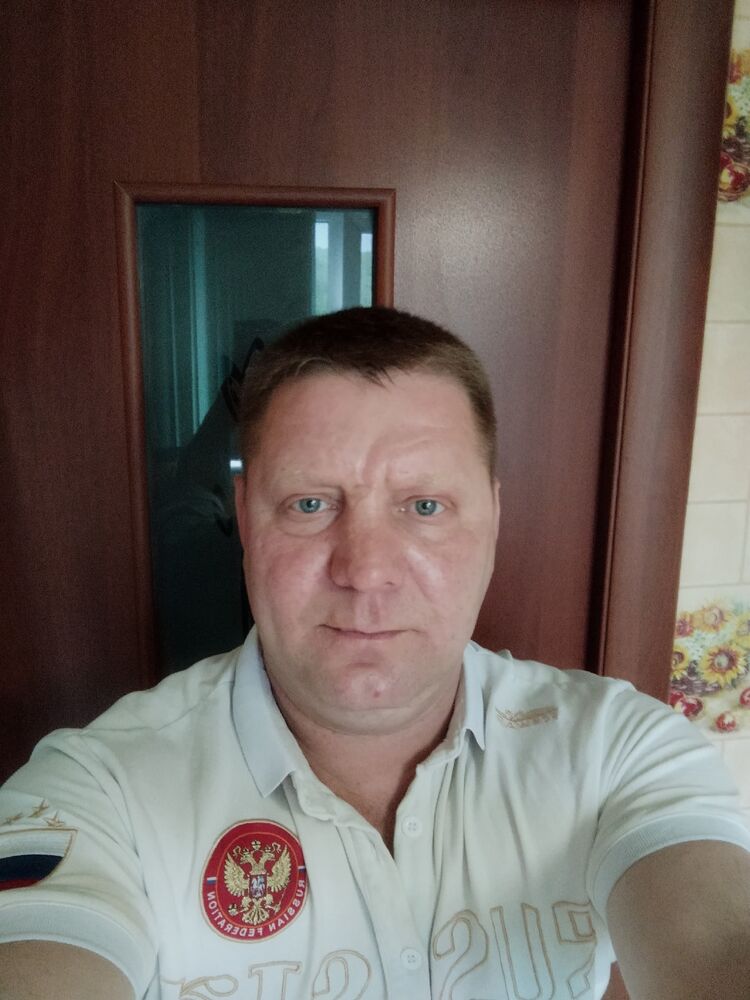  53197000  Viktor, 43 ,    