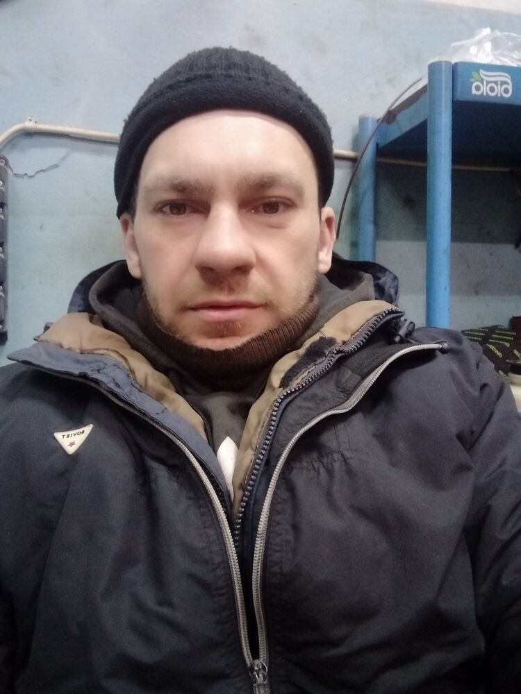  41131050  Maks, 40 ,    