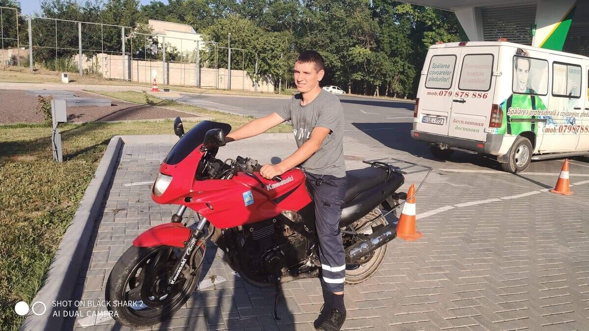  21162830  Alex, 33 ,    