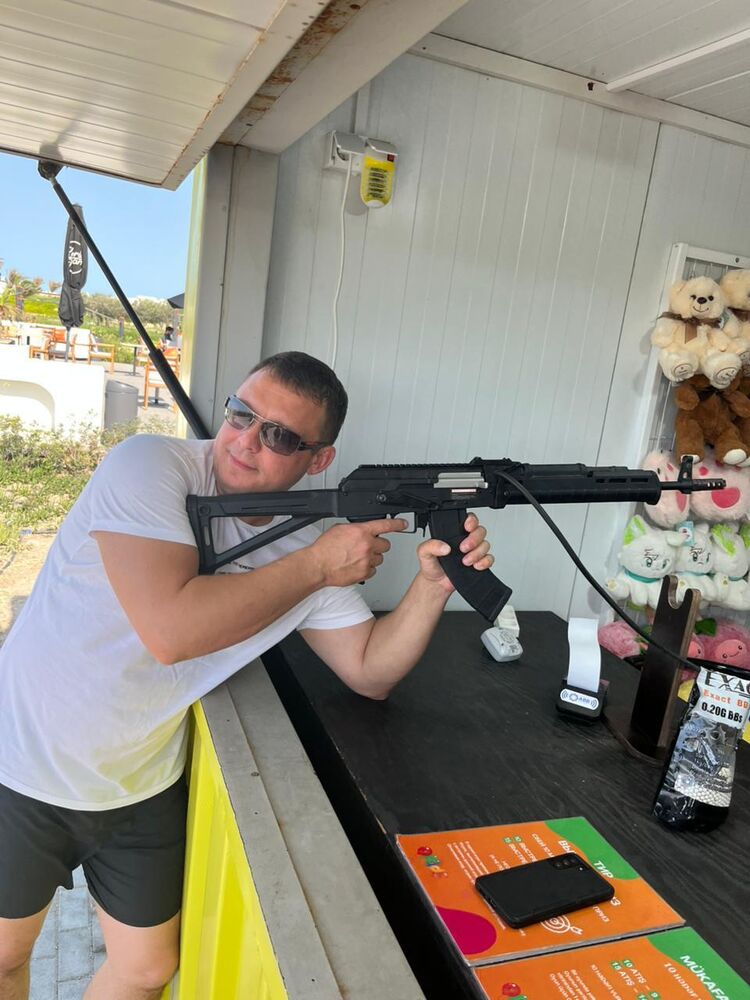  53325000  , 40 ,    Azor