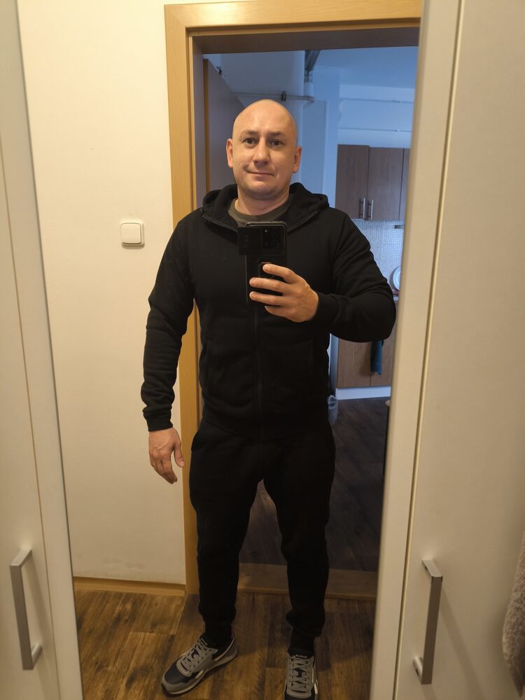  ,   Denys, 37 ,   ,   , c 