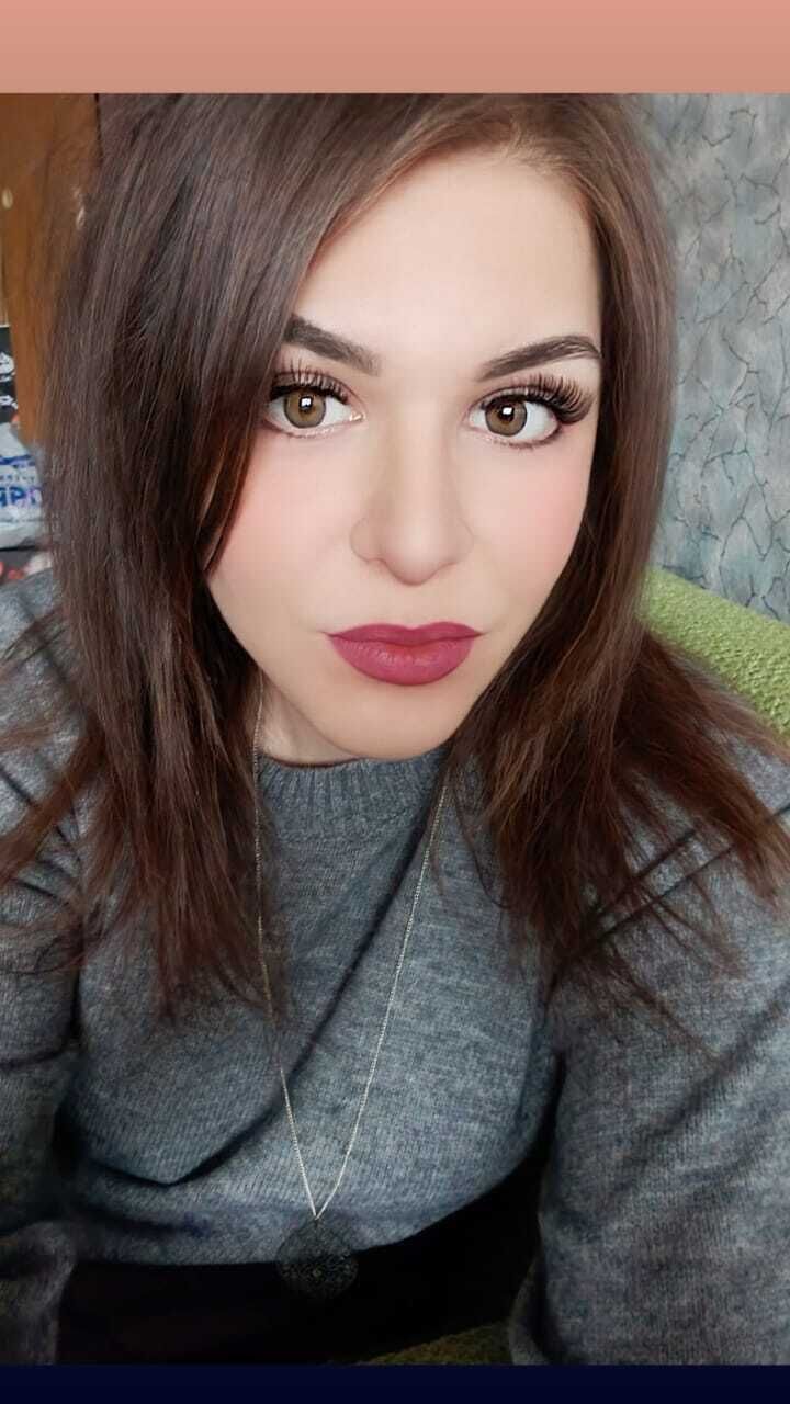  --,   Julia, 24 ,   ,   