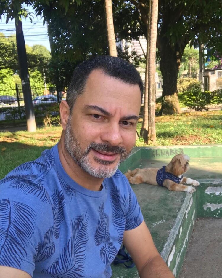  47271350  Alexandro, 52 ,    