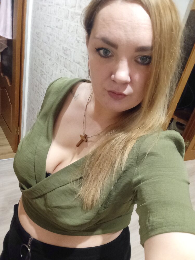  49979140  Dana, 33 ,    