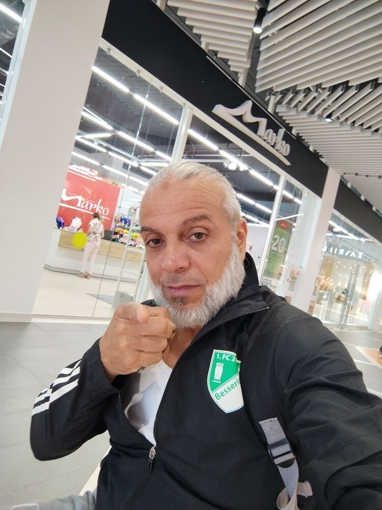  38093080  Ghnaim, 53 ,    
