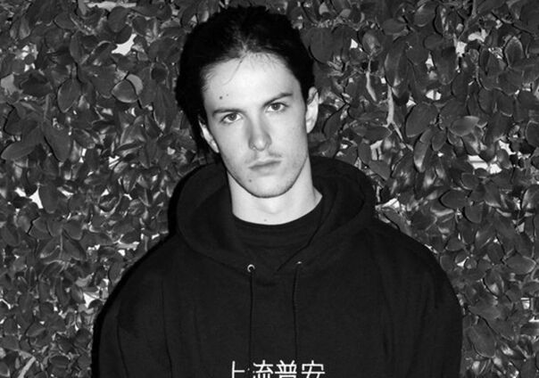  53044690  Artur Morgan, 19 ,    