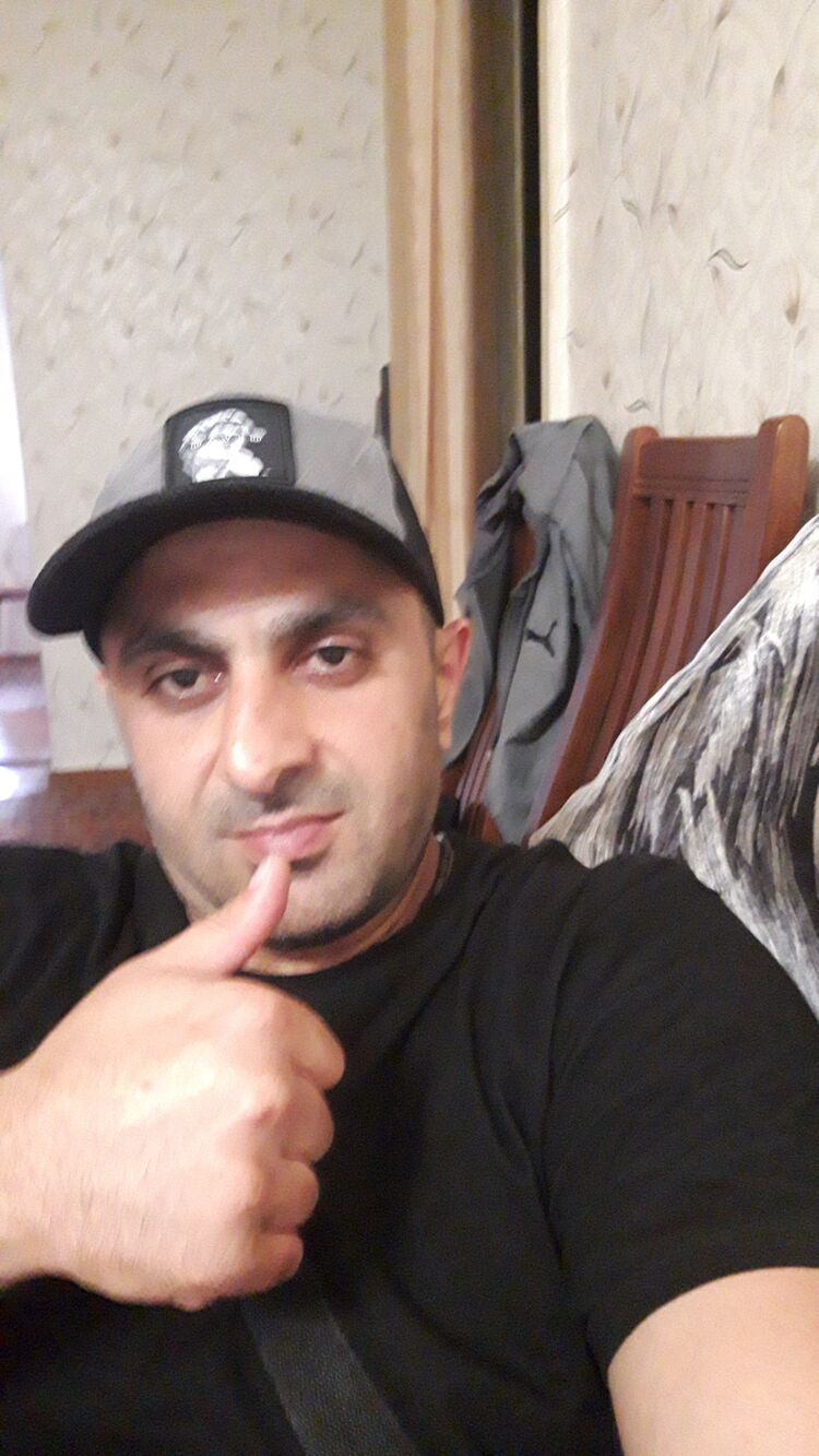  --,   Artur, 42 ,   ,   , 
