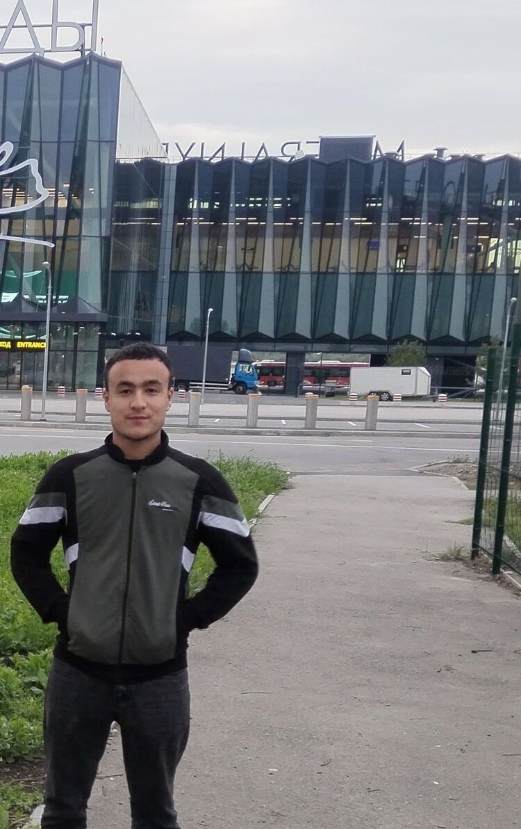  52353480  Murodbek, 25 ,    