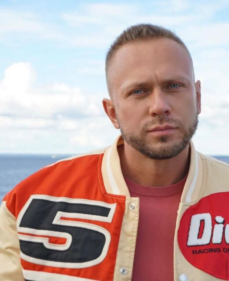  36762150  Maxmartunov, 36 ,    