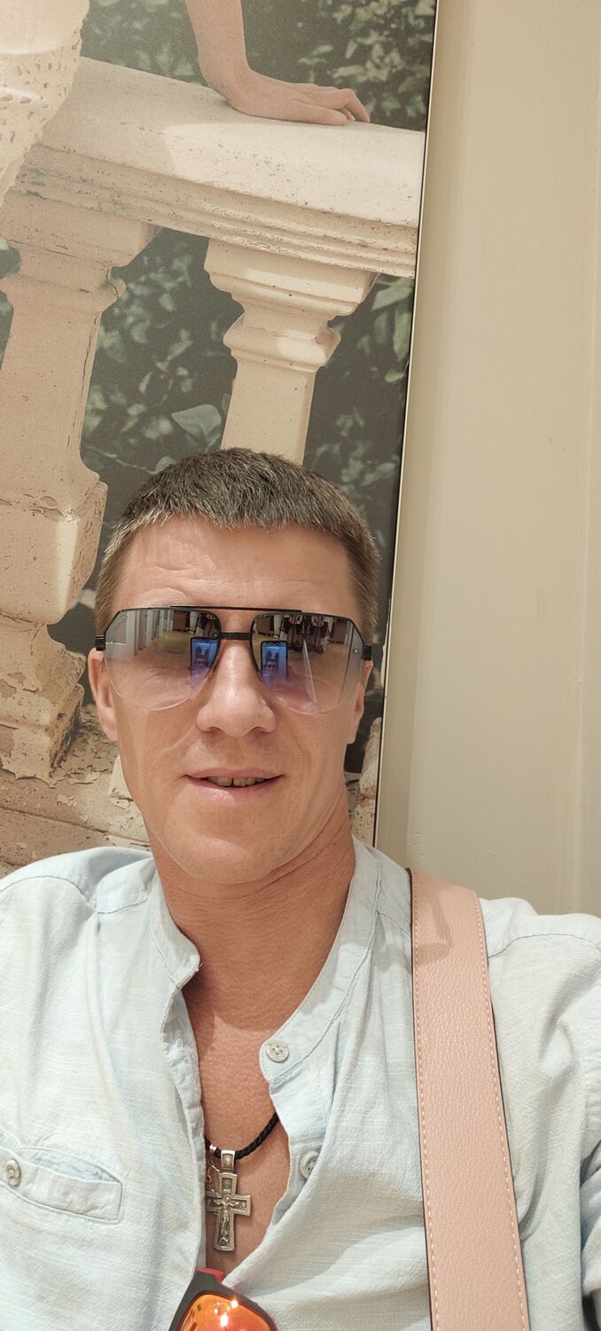  45239310  Alex, 43 ,    