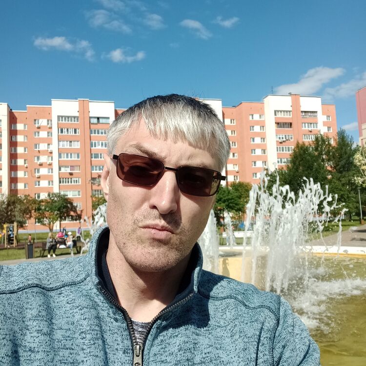  35709210  Anton, 42 ,     