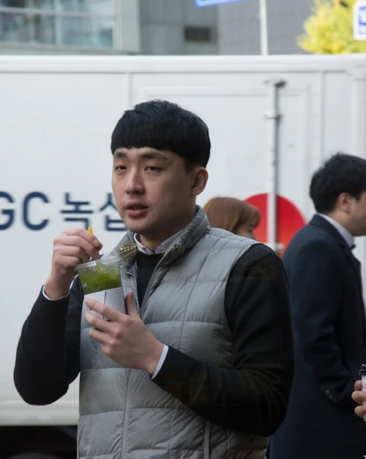  30966220  , 43 ,    Ch'ongju