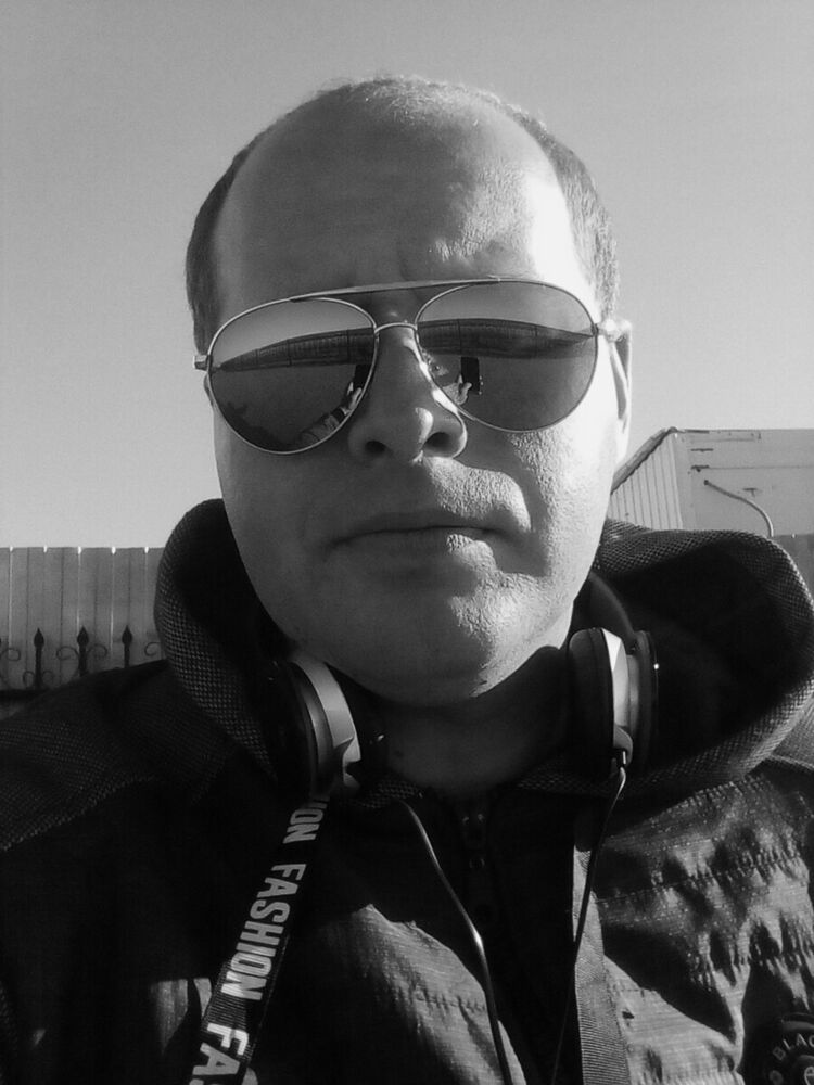  20823010  Andrey, 37 ,    