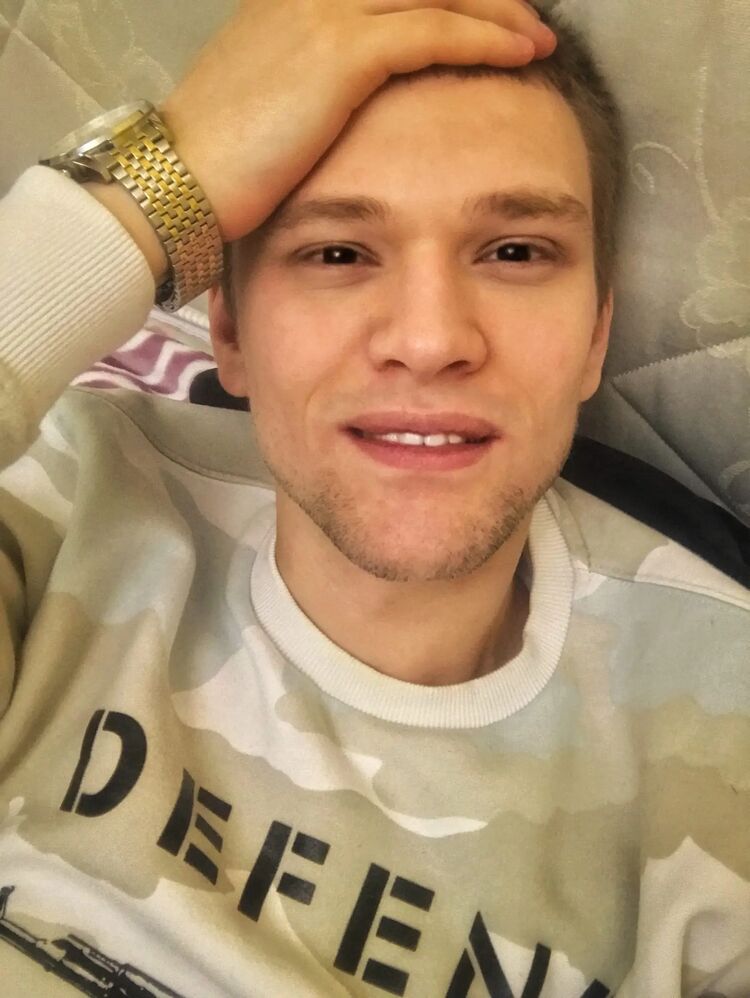  33695160  Eduard, 28 ,    