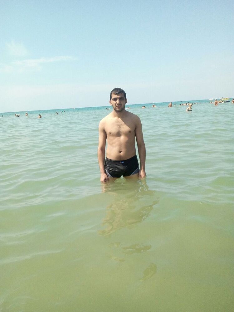  10129780  Suren, 38 ,    