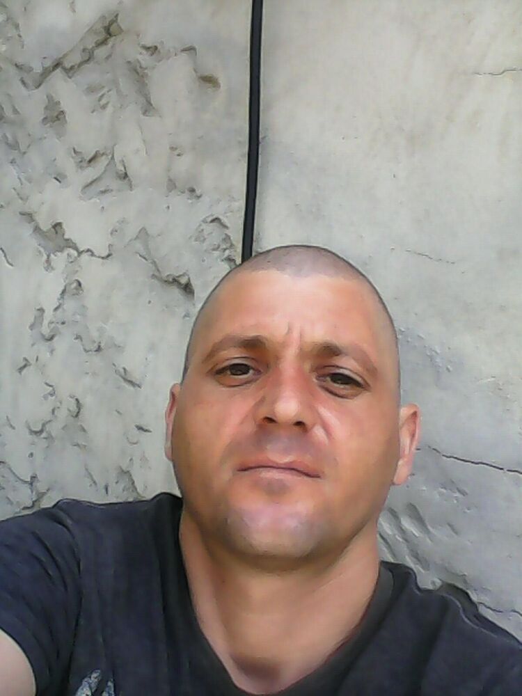  23940240  Ը, 44 ,    