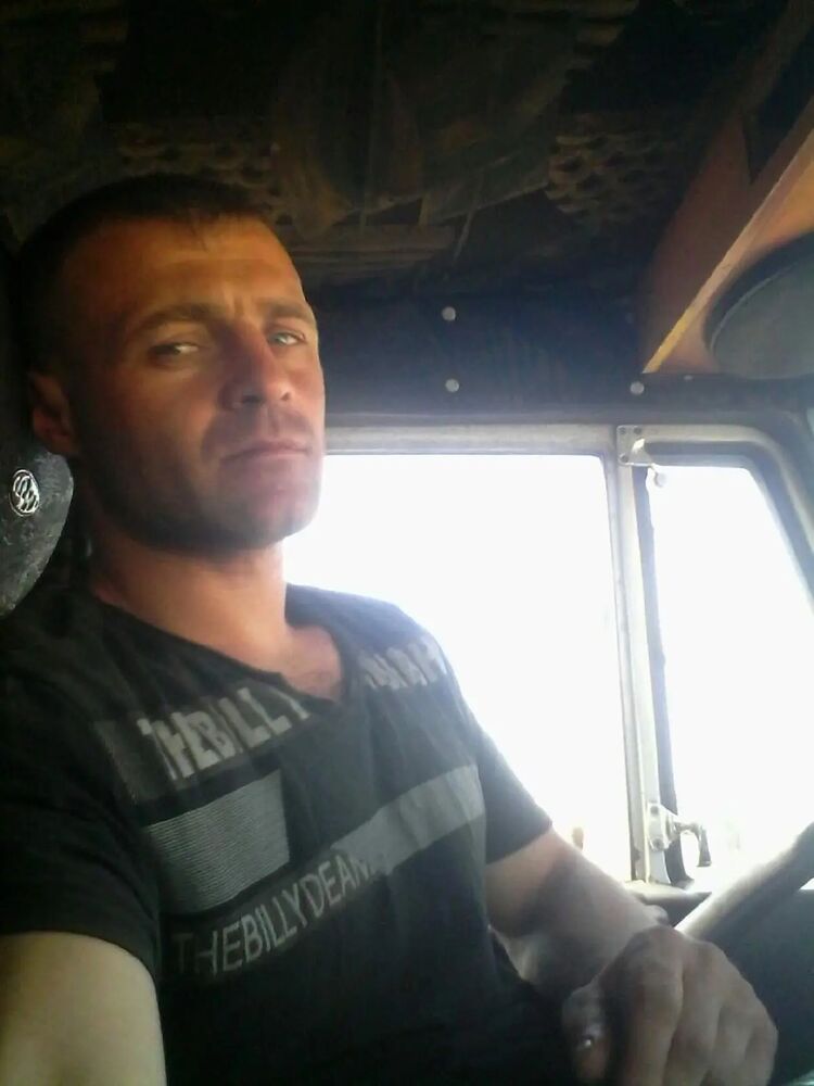  28403570  , 40 ,    