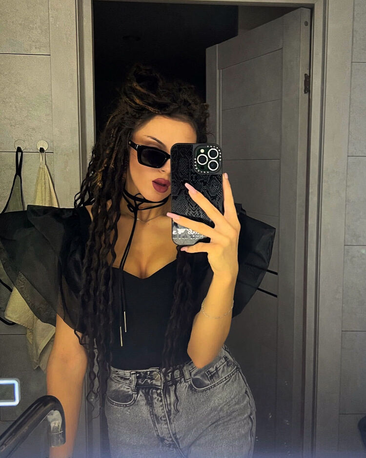  ,   LIZA, 22 ,  