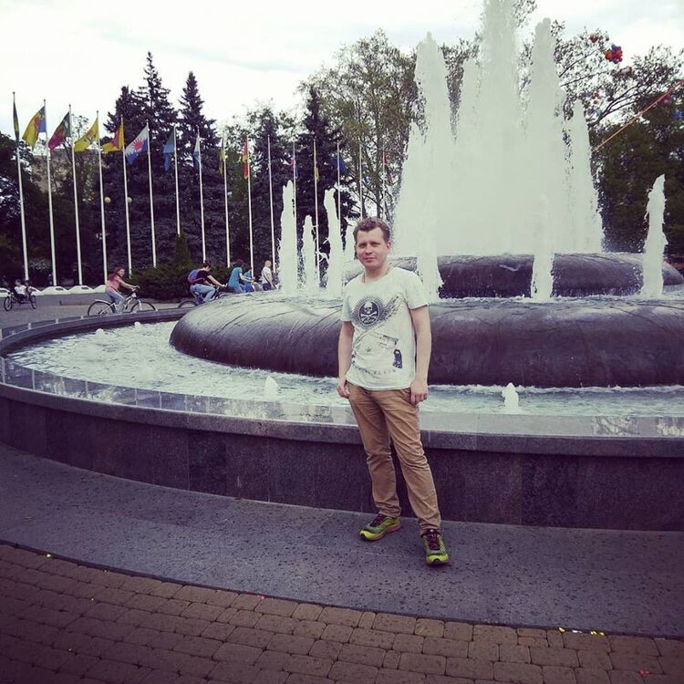  19298640  Maksim, 37 ,    