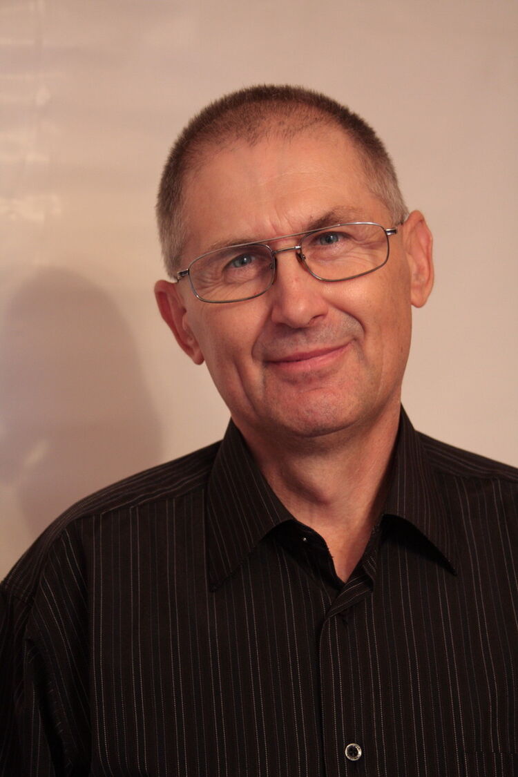  8939280  Leonid, 62 ,    