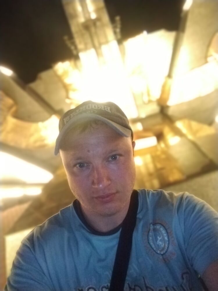  52527400  Andrew, 38 ,    -