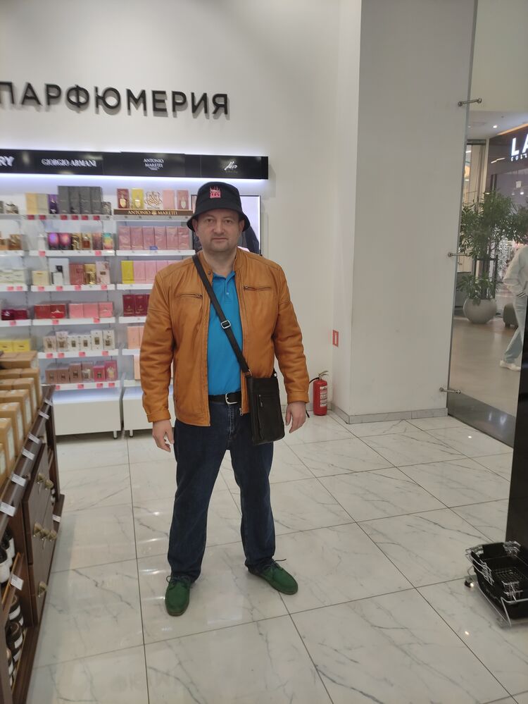  52804350  Vladimir, 47 ,    