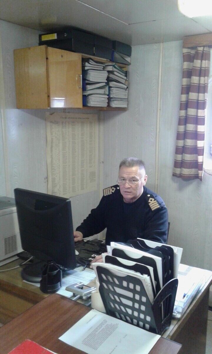  21390140  Nik, 65 ,    