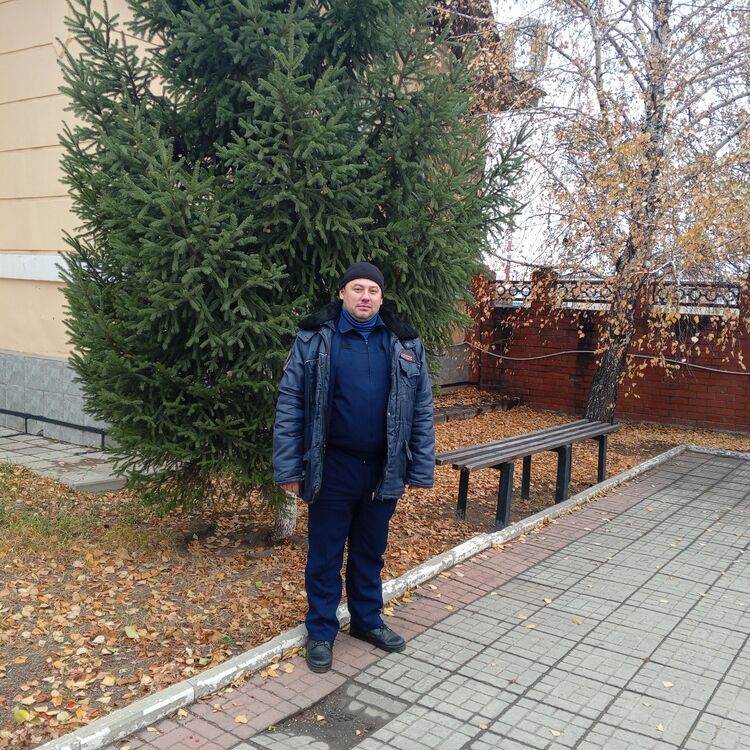 49772890  Sergius, 38 ,    