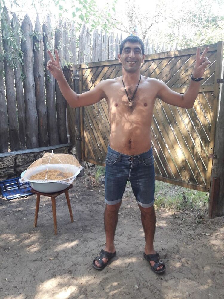  20636760  Ramik, 37 ,    