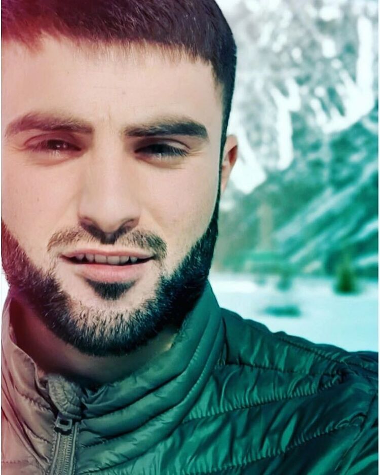 42784540  Farid, 27 ,    