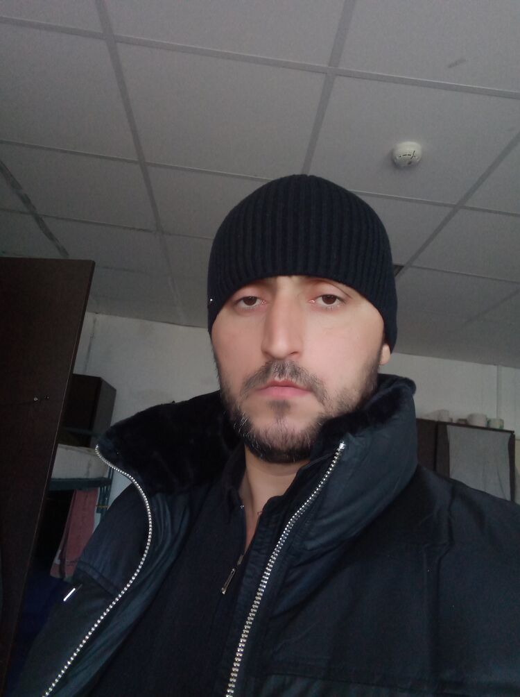  47144440  Araz, 40 ,    