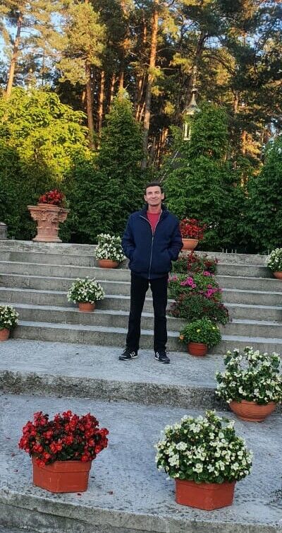  ,   Leon, 61 ,   ,   