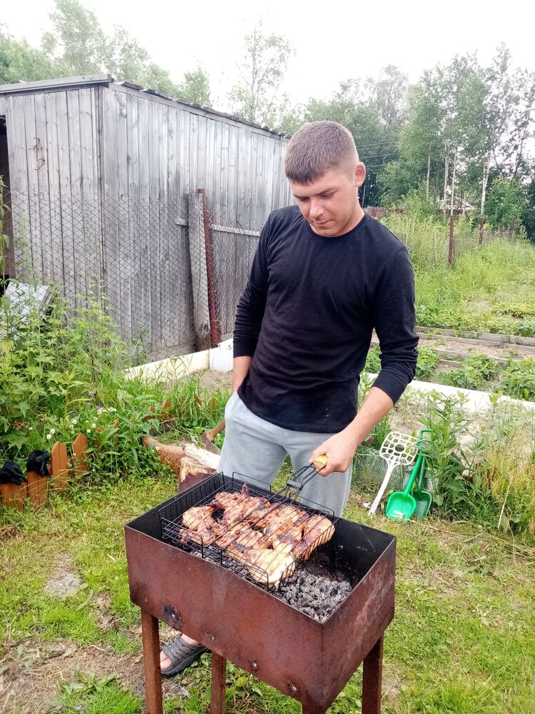  42381920  Anton, 31 ,    