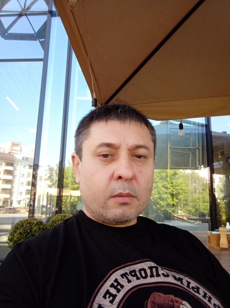  45354600  Ruslan, 49 ,    