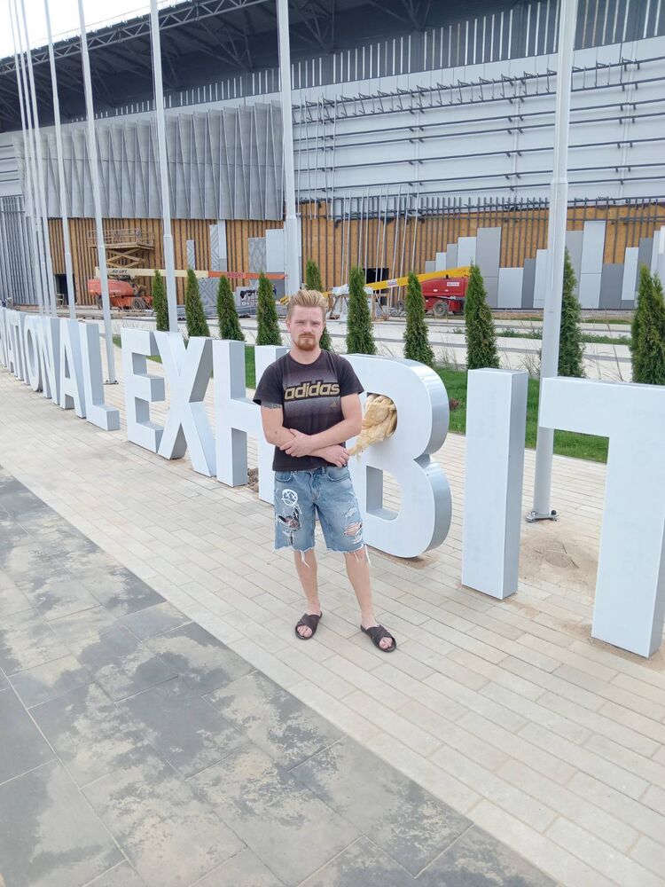  45220430  Stanislaw, 29 ,    