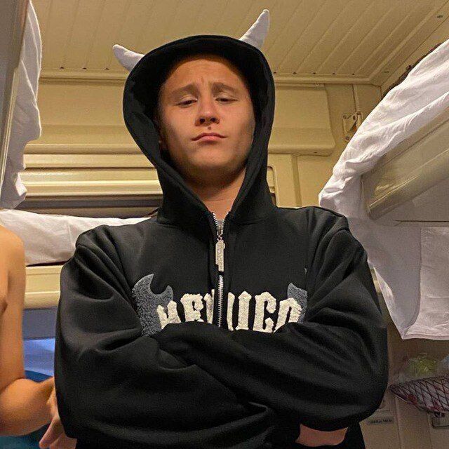  45263110  Lucky, 19 ,    