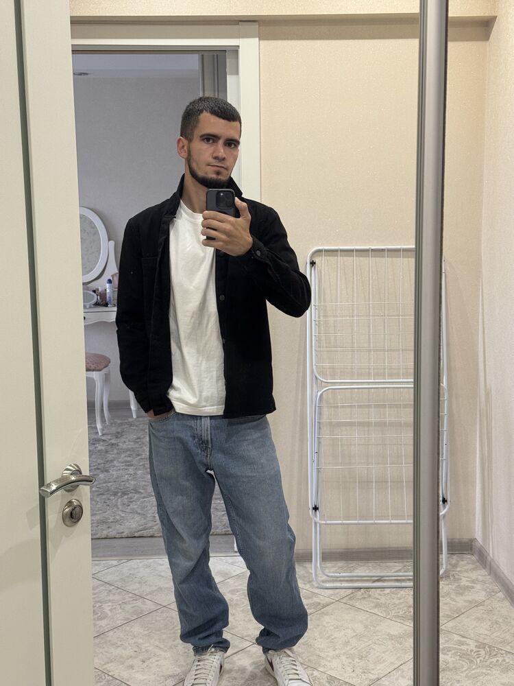  53985840  Emil, 27 ,    