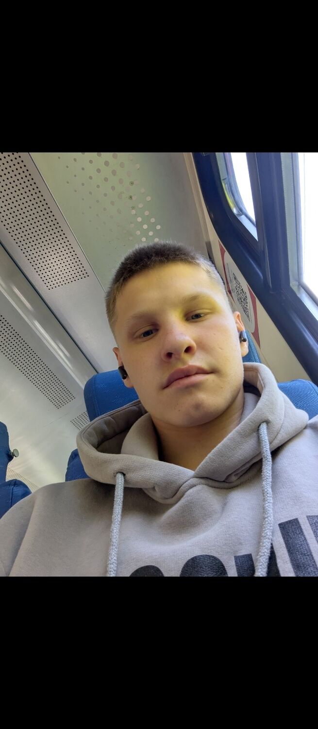  54460900  Maxim, 18 ,    