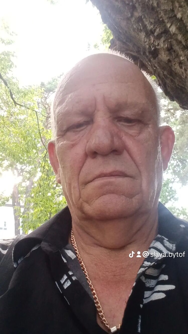  43999760  Slava, 61 ,    
