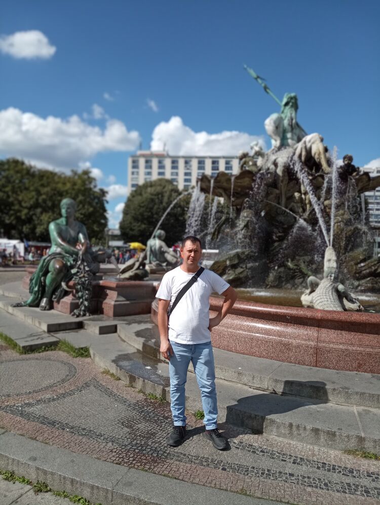  54714530  Nicolae, 40 ,    