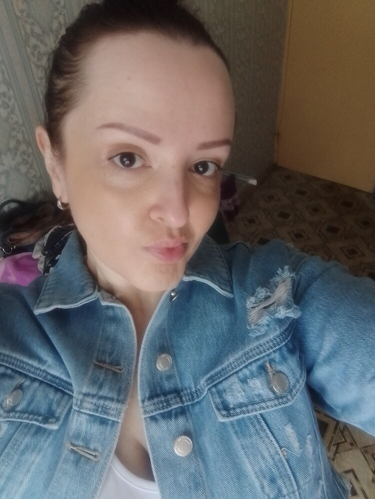  ,   Julia, 39 ,     , c 